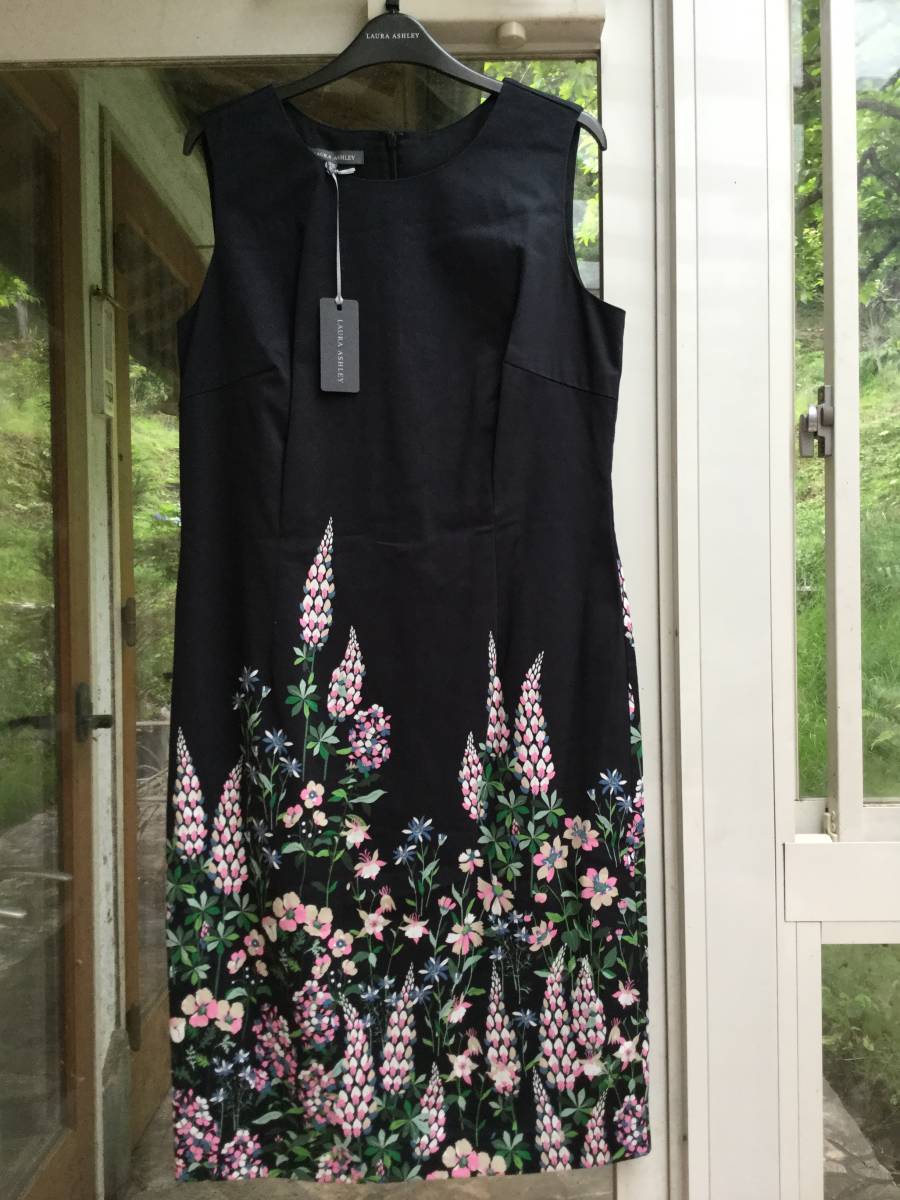 ローラアシュレイ 黒地裾花柄ワンピース１５号 ワンピース 売買されたオークション情報 Yahooの商品情報をアーカイブ公開 オークファン Aucfan Com