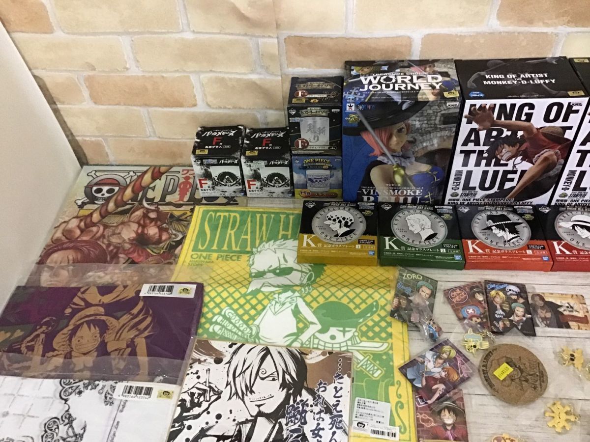 現状 One Piece ワンピース グッズ まとめ売り フィギュア ぬいぐるみ ハンドタオル 缶バッジ カード 他 コミック アニメグッズ 売買されたオークション情報 Yahooの商品情報をアーカイブ公開 オークファン Aucfan Com