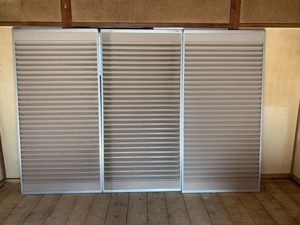 【迅速対応！最終出品！】雨戸 3枚 トーヨーサッシ　雨戸　東京都 練馬区　直接引取 発送可 まとめて　90.5×181.5 3枚_1