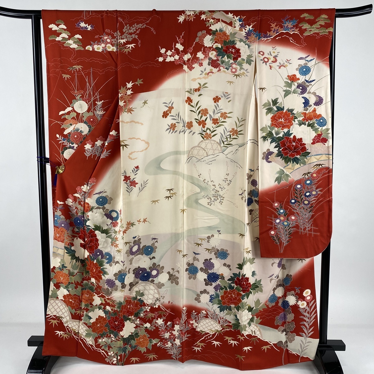 新作，格安 振袖 名品 牡丹 菊 染め分け 赤 袷 身丈164cm 裄丈65cm M 正絹(振袖)｜売買されたオークション情報、yahooの商品情報をアーカイブ公開 - オークファン 振袖