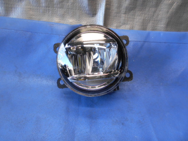 アウトランダー GG2W/GF8W/純正/後期/LED/フォグランプ(左右共通)