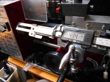 卓上ミニ旋盤用の加工物のL寸法が連続表示されるデジタル