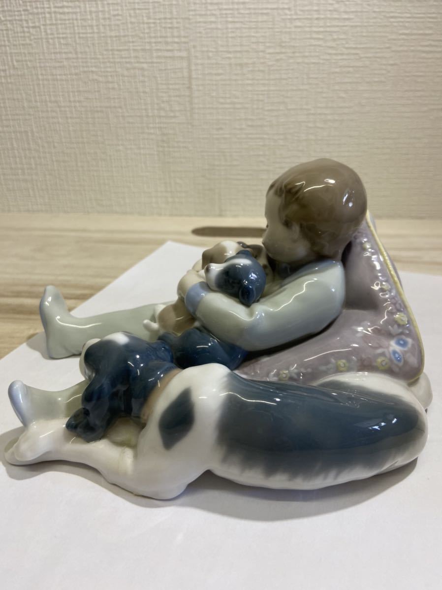 リヤドロ LLADRO フィギュリン ⁄ 磁器 スペイン 犬とお散歩 目覚めた