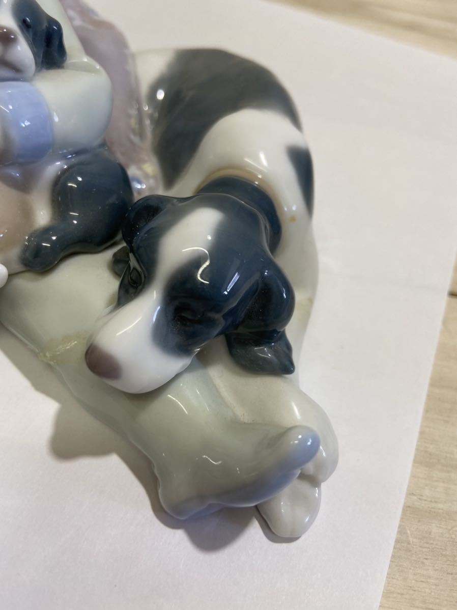 リヤドロ LLADRO フィギュリン ⁄ 磁器 スペイン 犬とお散歩 目覚めた