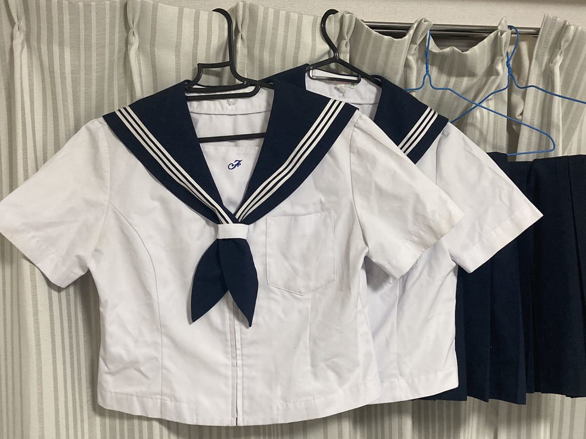 コスプレ衣装 制服 2着まとめ売りです。 うさぎ耳 リボン 夏服 セーラー服 ディズニー コスプレ
