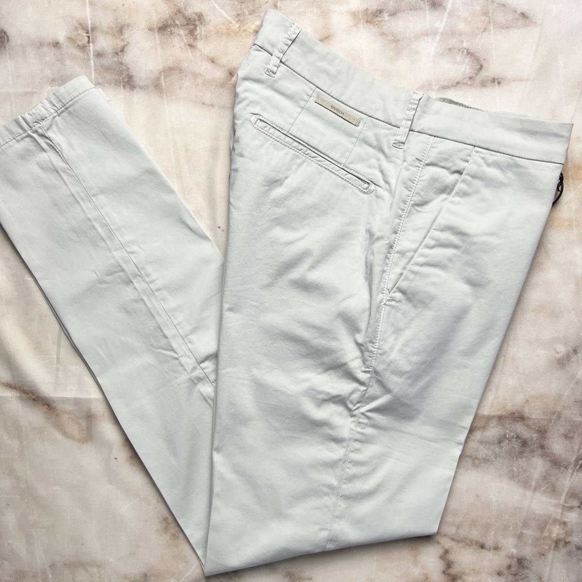 春夏 未使用品 Siviglia シルキーな美しい生地のストレッチスラックス size32inch(ウエスト85cm)