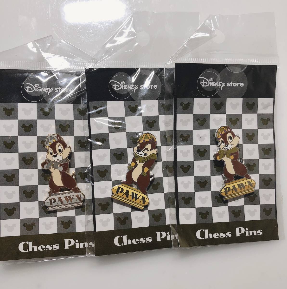 【チップ&デール】Chess Pins チップCHIPのピンバッチ　3個セット　TDL TDS ディズニー チェス_1
