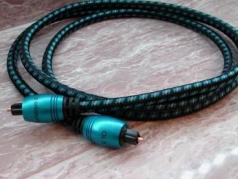 美品 SAEC OPC-380 光ケーブル 1.5m デジタルケーブル