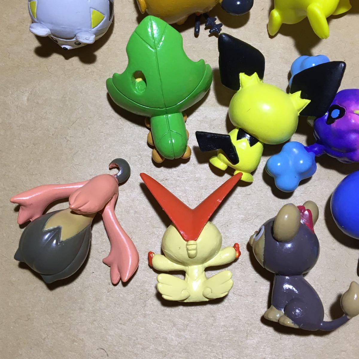 ポケモン ゲットコレクションズ フィギュア ワニノコ ピカチュウ ビクティニ ルクシオ トゲデマル デデンネ など 18体セット ポケットモンスター 売買されたオークション情報 Yahooの商品情報をアーカイブ公開 オークファン Aucfan Com