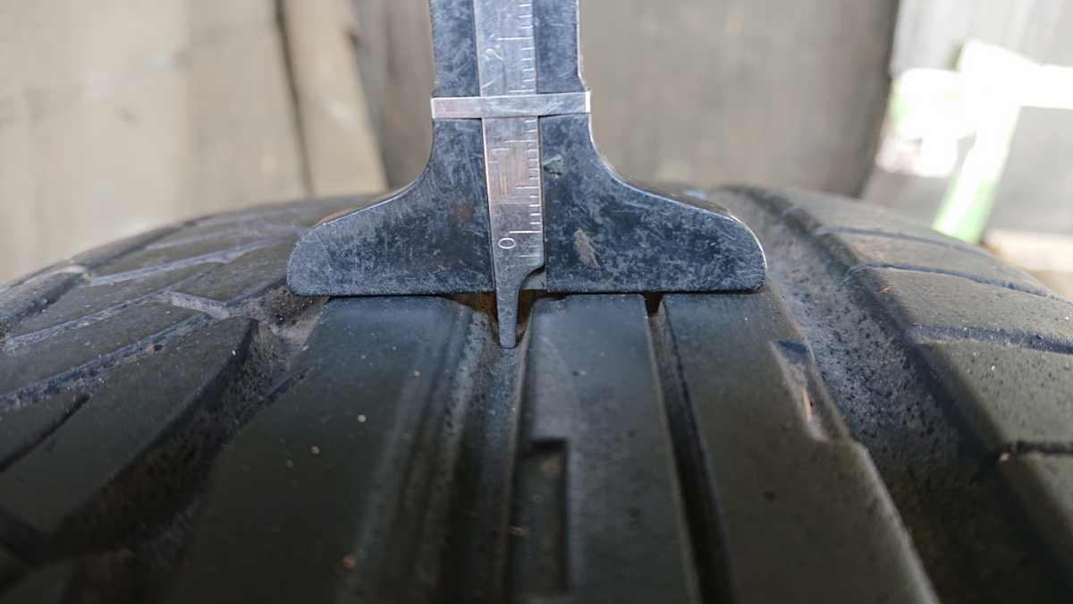 売切 高年式 着払い 215/60R17 4本 バリ山有深溝 8分山_2