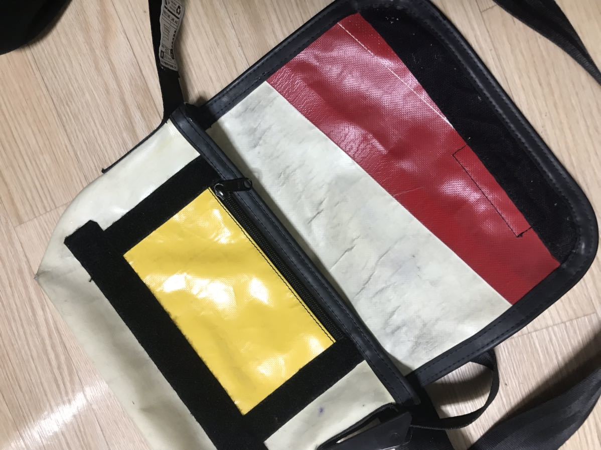FREITAG フライターグ メッセンジャーバッグ ショルダーバッグ 白 赤