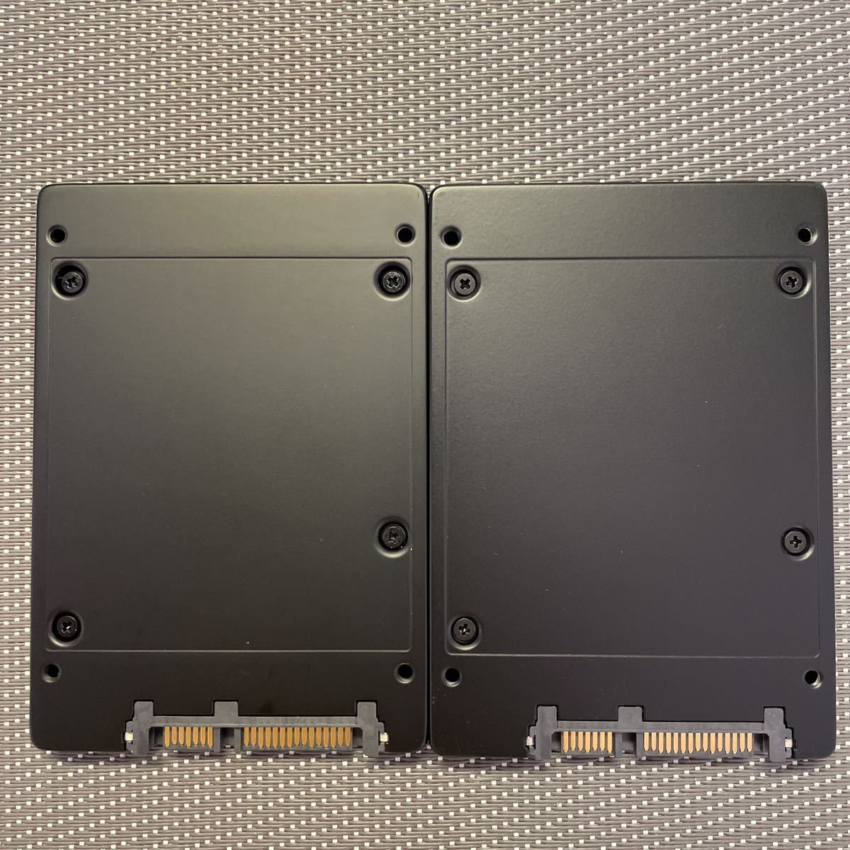 SanDisk SSD 2.5インチSATA 256GB二枚セット/使用時間6578，7055