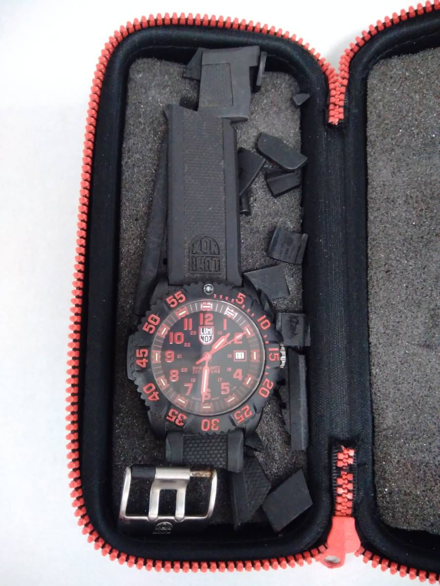 ジャンク LUMINOX ルミノックス 腕時計 アナログ 黒赤 ケース付き