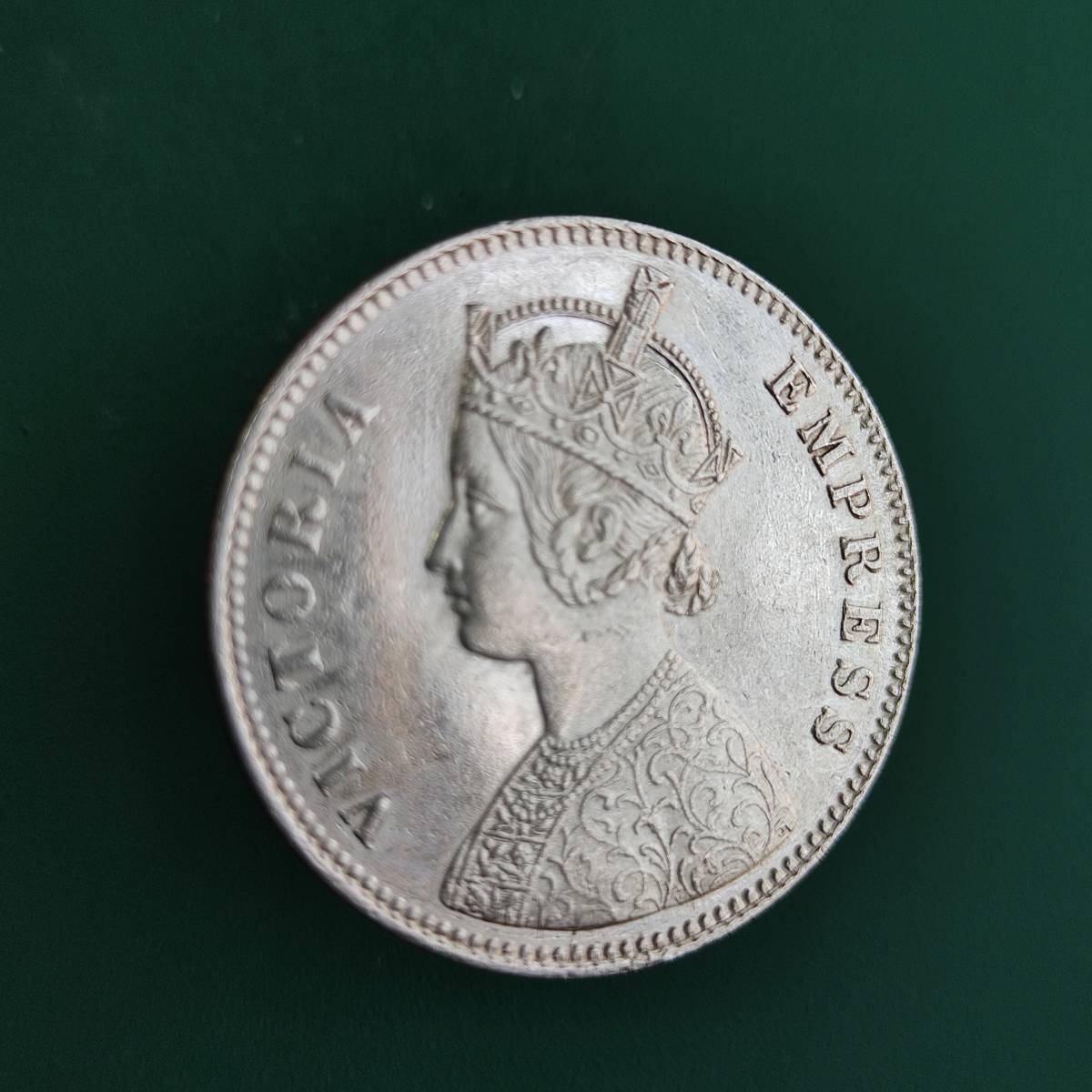 イギリス領インド帝国 ヴィクトリア1884年 1ルピー銀貨 ヴィクトリア 