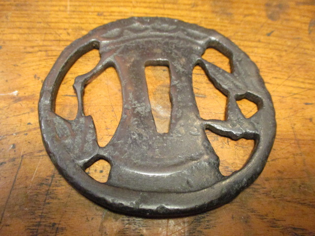 時代 古鍔 鉄地 丸形 武具 刀装具 時代 古鍔 鉄地 丸形 武具 刀装具 - メルカリ