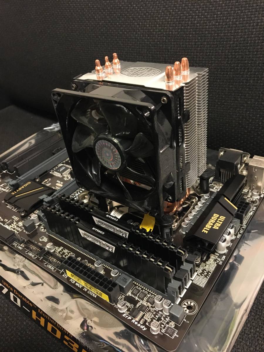 CPU Intel Core i7-6700K、Gigabyte Z170 HD3P、RAM DDR4 32GB CORSAIR VENGEANCE、Cooler Master Hyper TX3 のセットです。