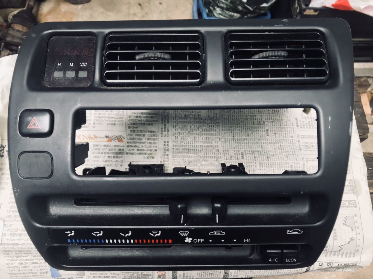 トヨタカローラワゴン AE100G 5A-FE エアコンスイッチパネル　中古 自動車メーカー別 自動車、オートバイ