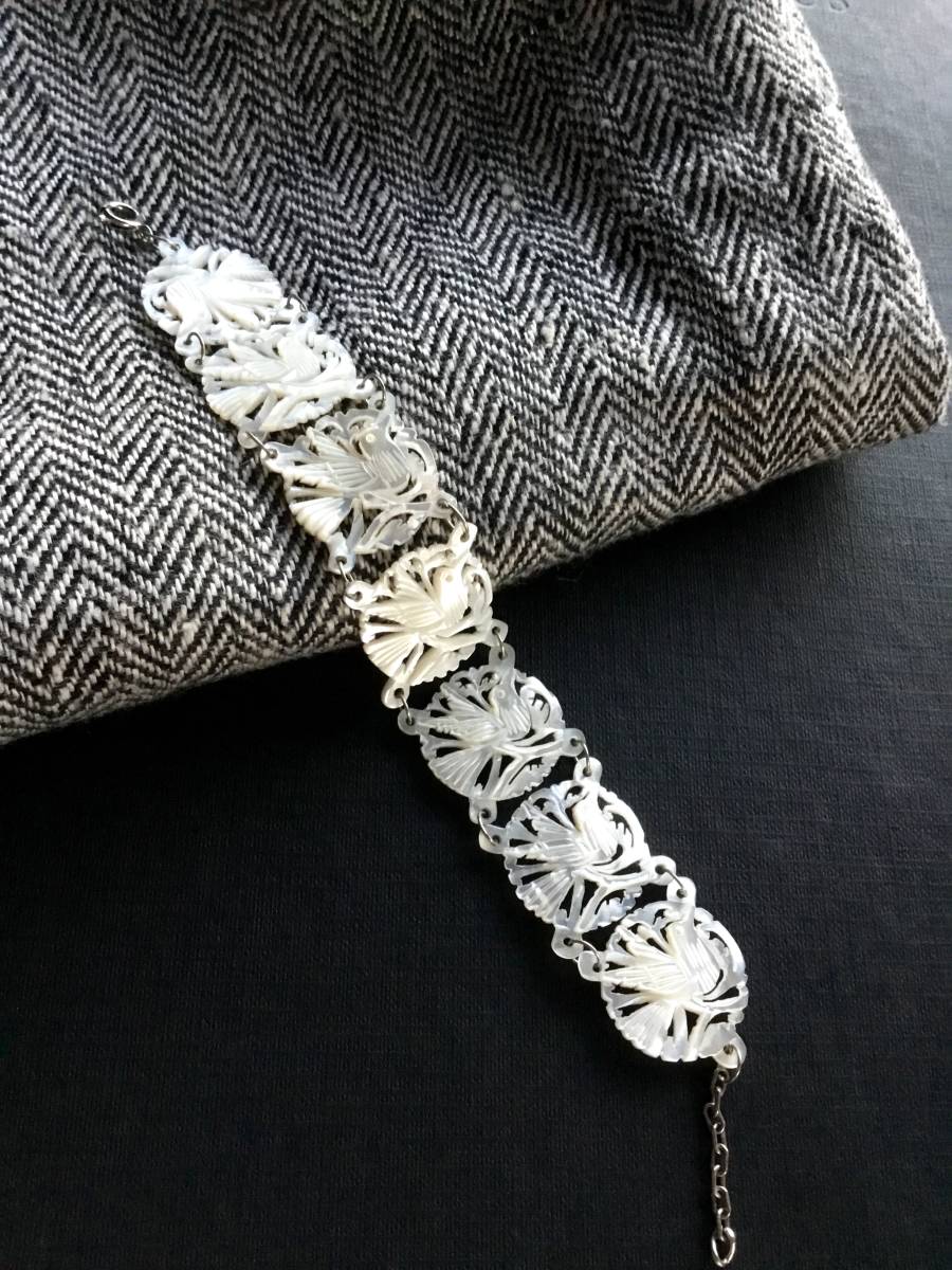 光を集めてまたたく ベツレヘムパール 白いアクセサリー 美しい透かし 