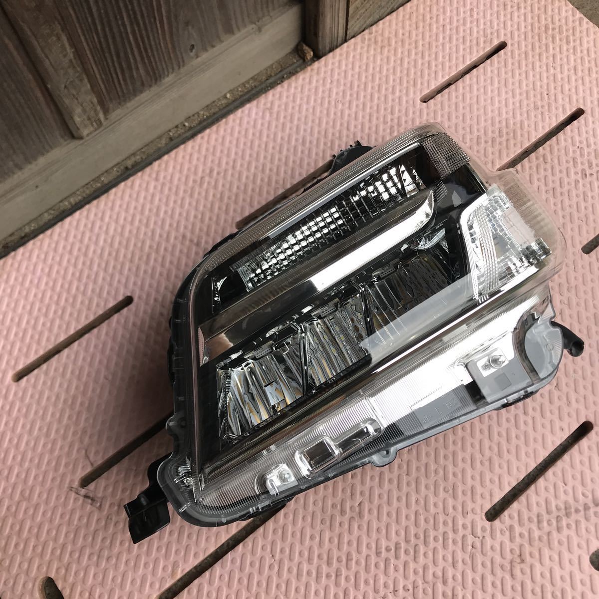 格安，最新作 アトレーワゴン S321G/S331G ハイゼットカーゴ S321V/S331V LED 左側 左 ヘッドライト ヘッドランプ ICHIKOH 1970 8115-B5170(ヘッドライト)｜売買されたオークション情報、yahooの商品情報をアーカイブ公開 ダイハツ用