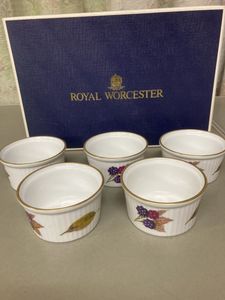 ロイヤルウースターのYahoo!オークション(旧ヤフオク!)の相場・価格を