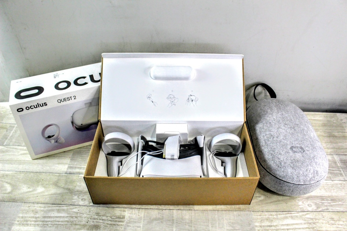 B.6177　oculus QUEST 2　 VRヘッドセット　オキュラス　クエスト2　KW49CM　説明書・元箱・収納ケース付属　動作品