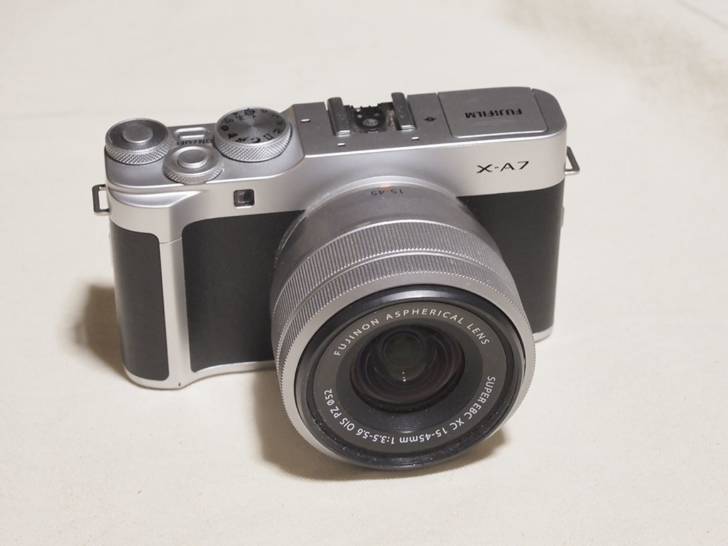 FUJIFILM X-A7 xc15-45mmf3.5-5.6レンズキット FUJIFILM X-A7 レンズキット シルバー（XC15-45mmF3.5-5.6 OIS PZ F X