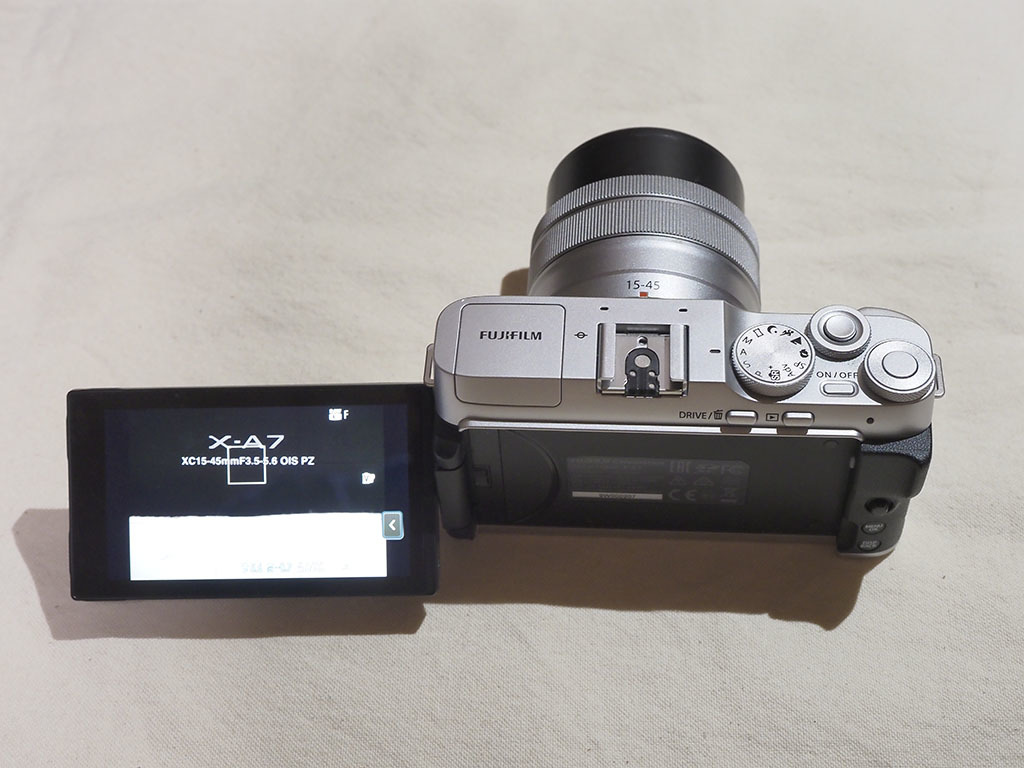 FUJIFILM X-A7 レンズキット シルバー（XC15-45mmF3.5-5.6 OIS PZ F X