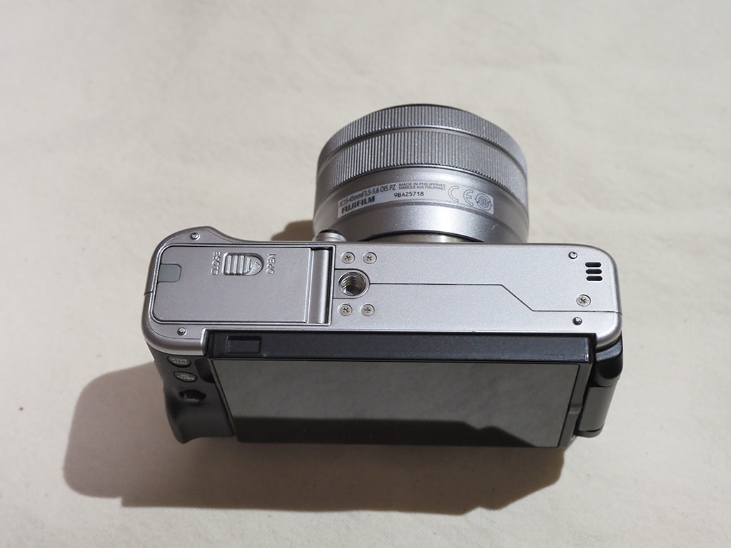 FUJIFILM X-A7 レンズキット シルバー（XC15-45mmF3.5-5.6 OIS PZ F X