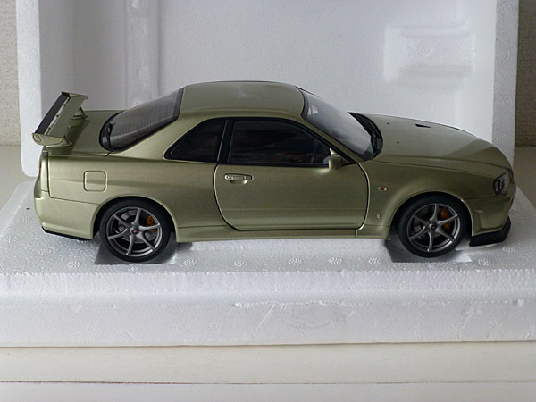 GT-R 1⁄18 AUTOart スカイライン Nissan Skyline R34 GTR R32 II 日産
