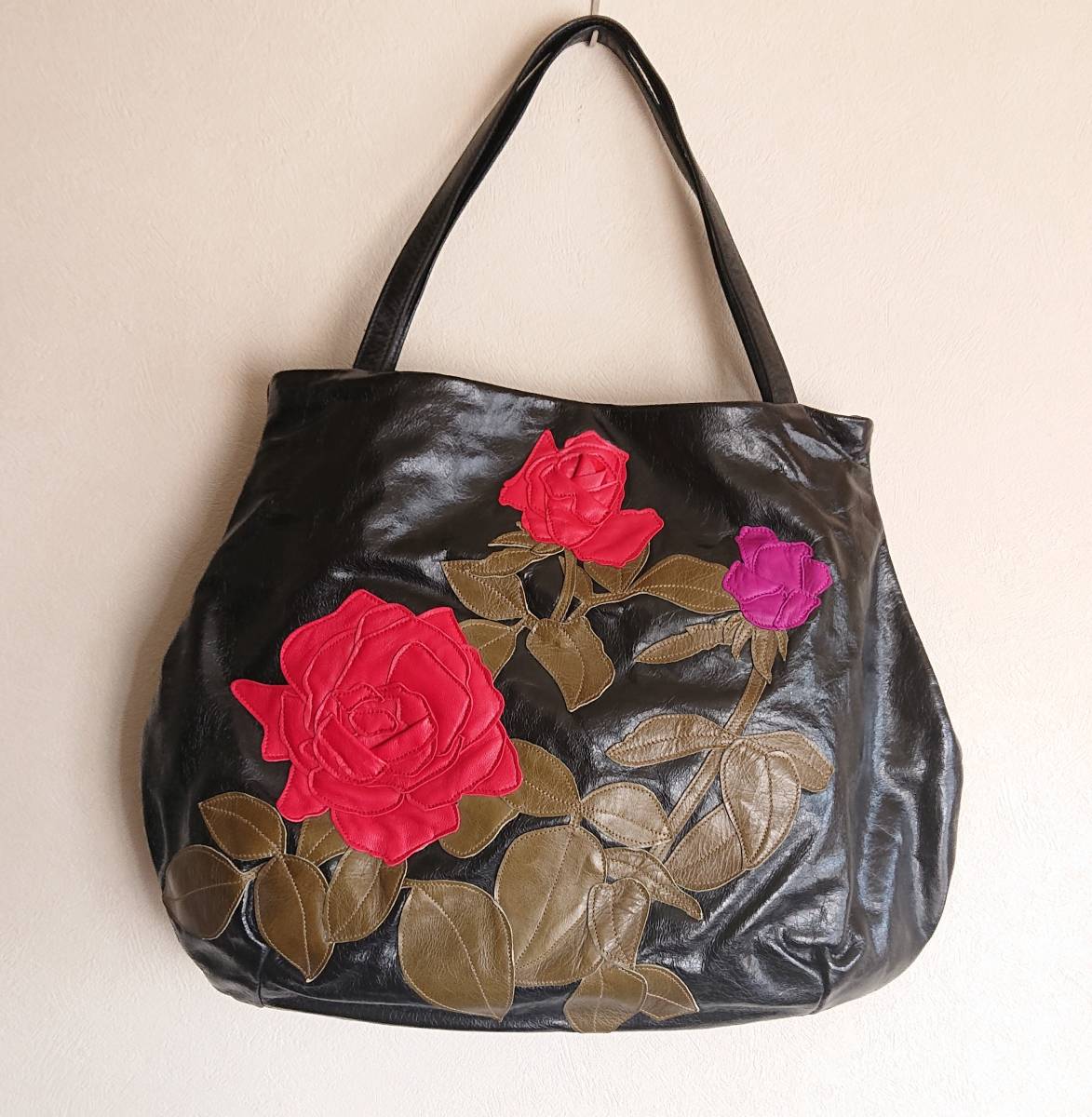 新品★スザンナハンター バッグ 黒 牛革 バラ 薔薇 SUSANNAH HUNTER マルニ アッシュぺーフランス ジャックルコー h.pfrance 2026年最新Yahoo!オークション -スザンナハンターの中古品・新品・未 goldie 公式 Bee! 前ポケット付ショルダーバッグ|