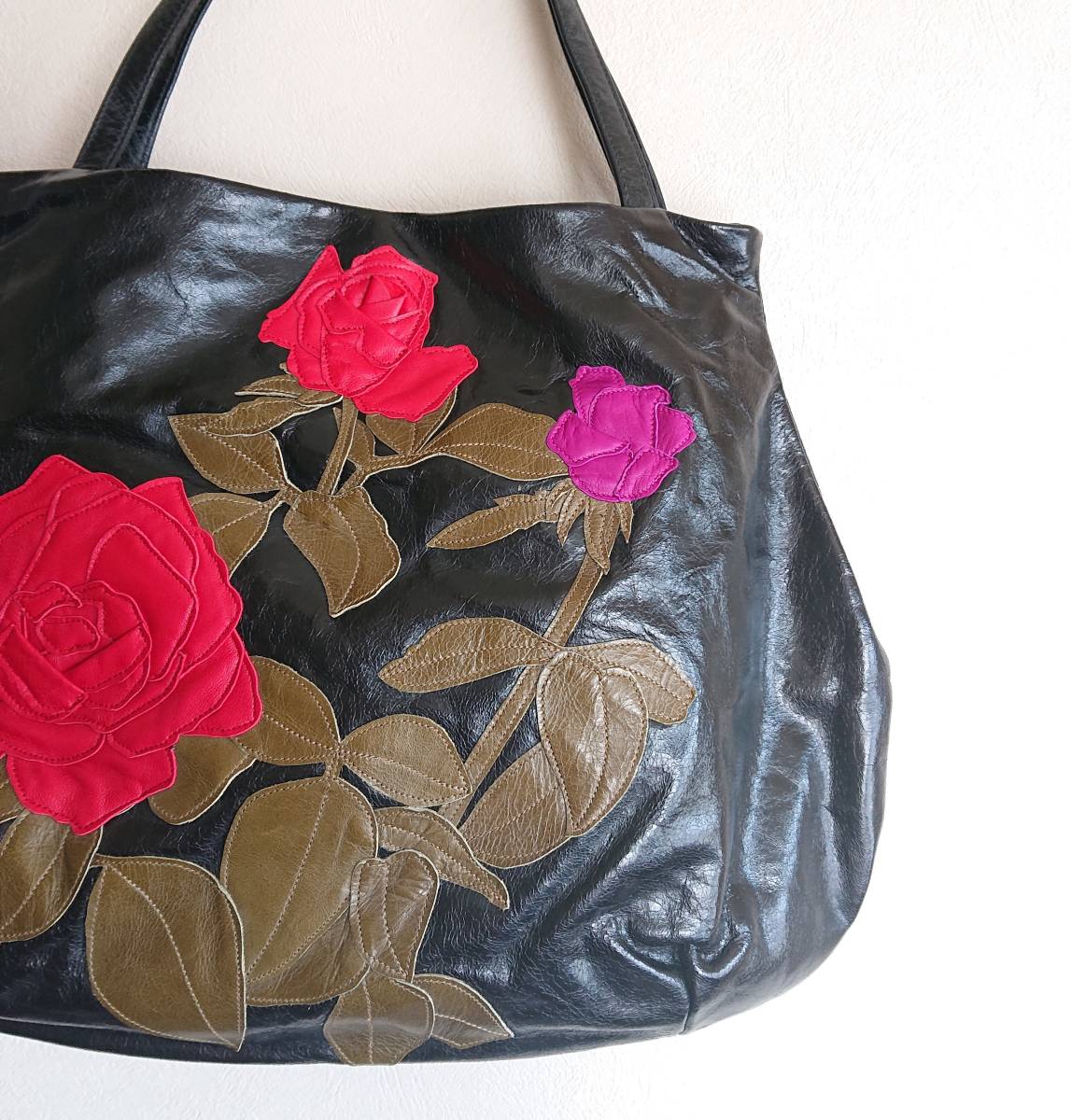 新品★スザンナハンター バッグ 黒 牛革 バラ 薔薇 SUSANNAH HUNTER マルニ アッシュぺーフランス ジャックルコー h.pfrance 2026年最新Yahoo!オークション -スザンナハンターの中古品・新品・未 goldie 公式 Bee! 前ポケット付ショルダーバッグ|