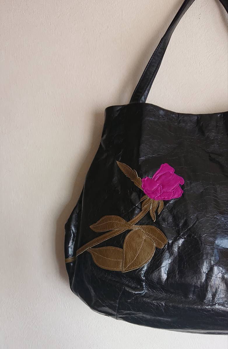 新品★スザンナハンター バッグ 黒 牛革 バラ 薔薇 SUSANNAH HUNTER マルニ アッシュぺーフランス ジャックルコー h.pfrance 2026年最新Yahoo!オークション -スザンナハンターの中古品・新品・未 goldie 公式 Bee! 前ポケット付ショルダーバッグ|