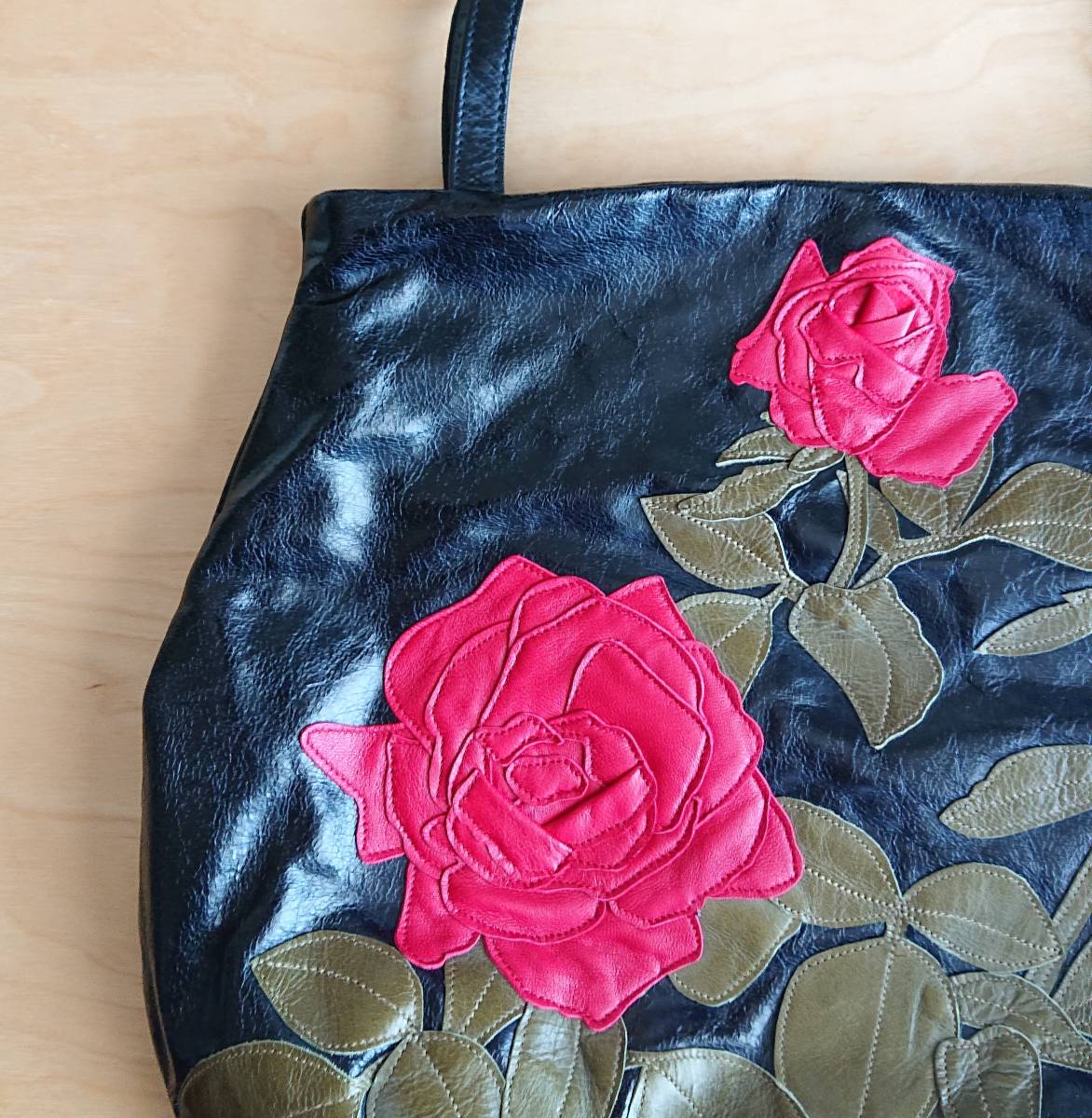新品★スザンナハンター バッグ 黒 牛革 バラ 薔薇 SUSANNAH HUNTER マルニ アッシュぺーフランス ジャックルコー h.pfrance 2026年最新Yahoo!オークション -スザンナハンターの中古品・新品・未 goldie 公式 Bee! 前ポケット付ショルダーバッグ|