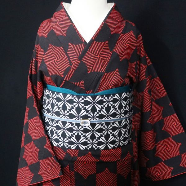 9911【秀品】正絹 袷小紋 幾何学 赤黒モダン 波の地模様 (仕立て上がり