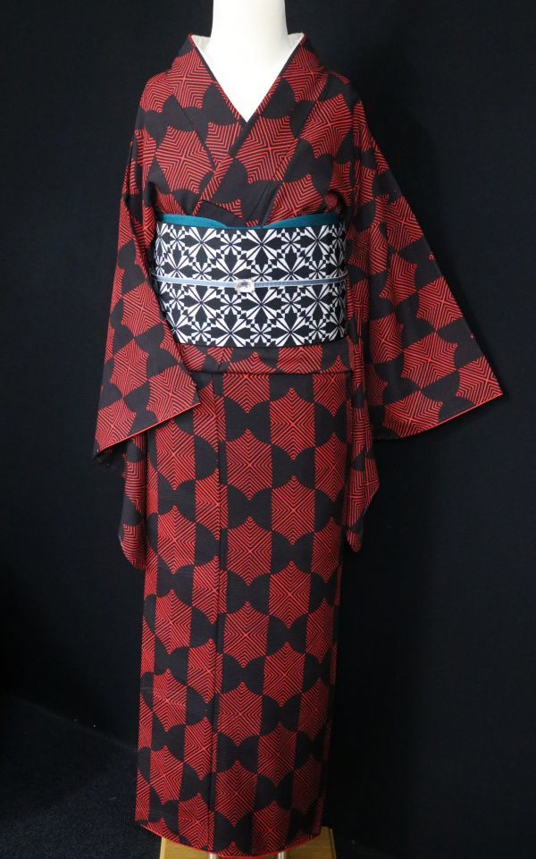 9911【秀品】正絹 袷小紋 幾何学 赤黒モダン 波の地模様 （正絹