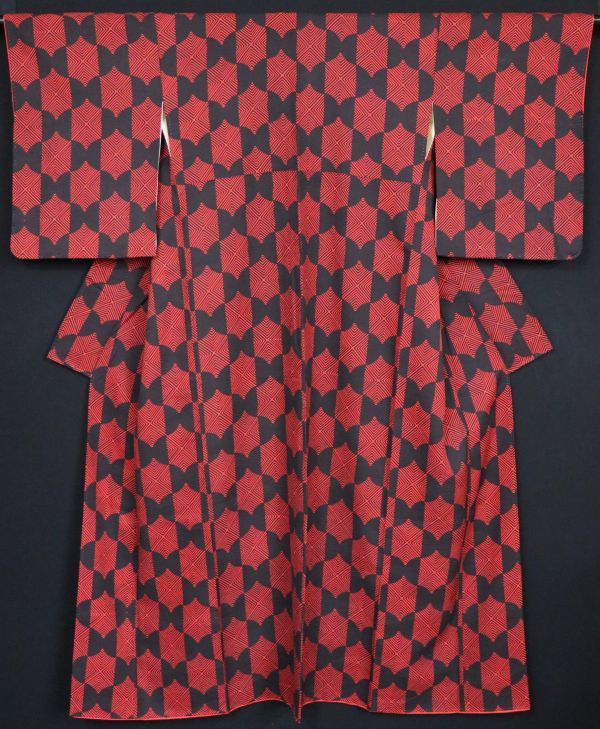9911【秀品】正絹 袷小紋 幾何学 赤黒モダン 波の地模様 (仕立て上がり