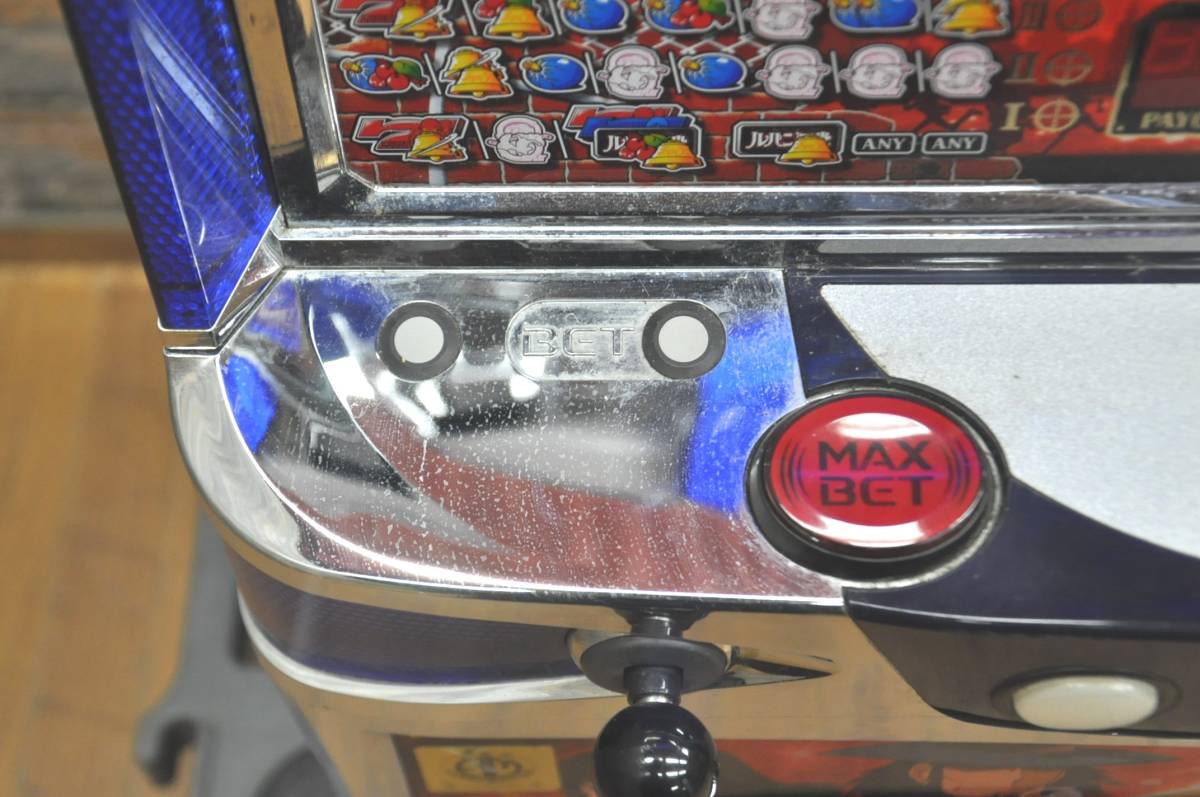h033 平和 パチスロ実機 ルパン三世 ルパン一族の秘宝Z HC-L 100V 