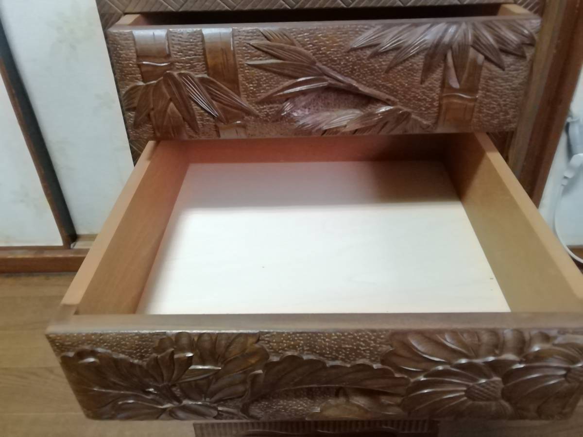 半額SALE 日光彫り、軽井沢彫り、小箪笥、サイズ52x30x30cm。