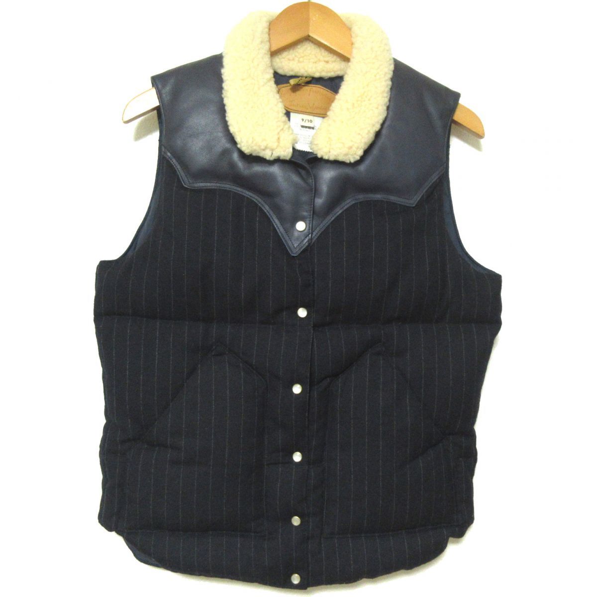 【爆買い，SALE】 Rocky Mountain Featherbed ロッキーマウンテンフェザーベッド レザー切り替え シープボア襟 リバーシブル ダウンベスト 9/10 紺(ダウンベスト)｜売買されたオークション情報、yahooの商品情報をアー ダウンベスト