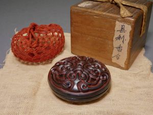 堆朱（元時代） 具利 香合 箱付 のぞかせる