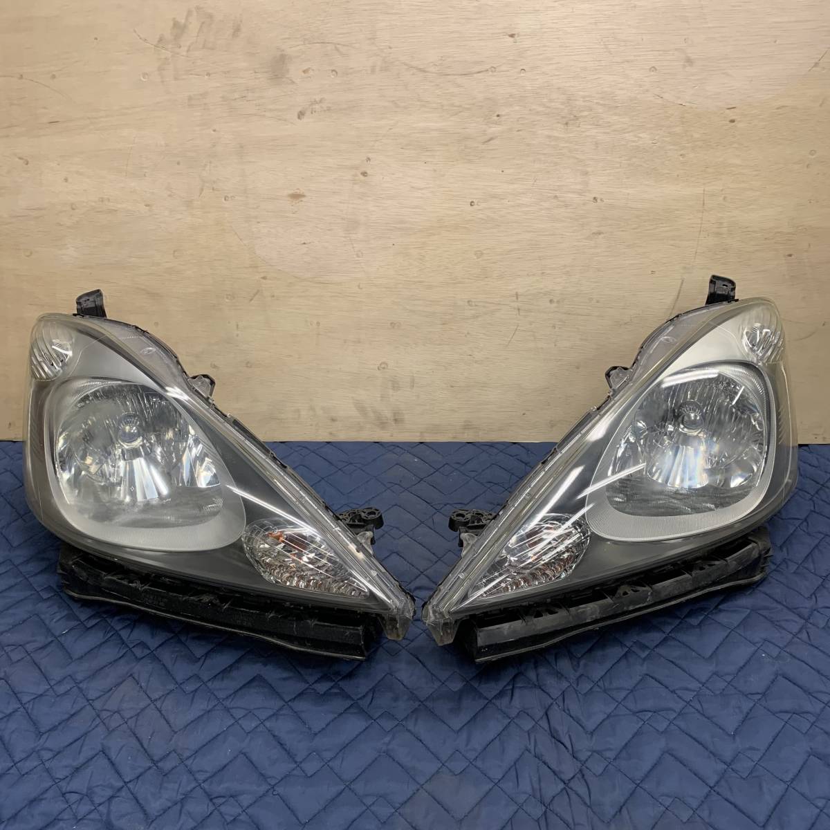 ☆HONDA ホンダ フィット（GE6/8）純正 ヘッドライト HID 左右 
