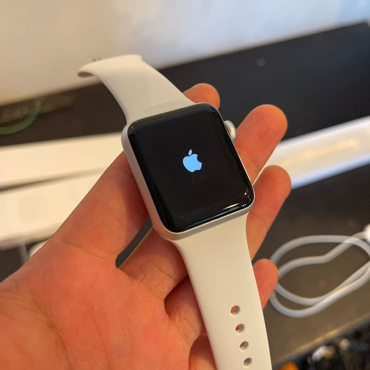 Apple Watch series 3 38mm シルバーアルミニウム　ホワイトスポーツバンド