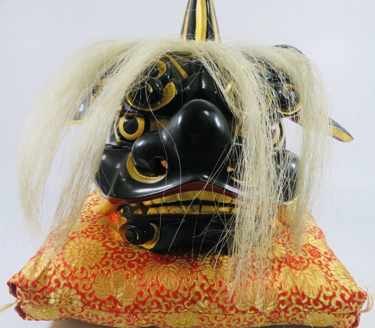 伝統工芸】雅博作 獅子頭 金彩 共箱 座布団 白毛 木彫 黒漆 在銘 作家 