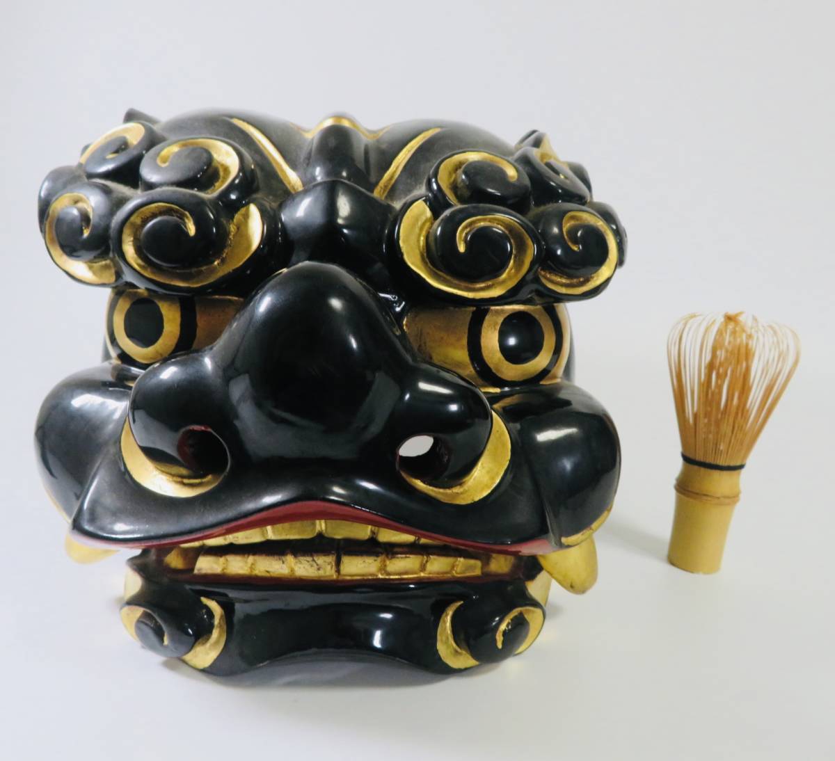 伝統工芸】雅博作 獅子頭 金彩 共箱 座布団 白毛 木彫 黒漆 在銘 作家 
