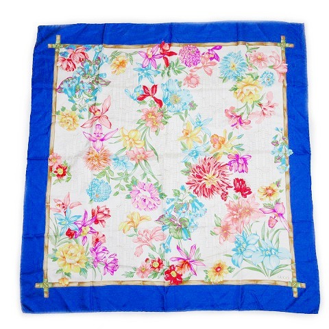 人気，安い グッチ GUCCI シルク100％ ボタニカル 花柄 大判 スカーフ ストール 青 白 ホワイト マルチカラー/ O21 レディース(女性用)｜売買されたオークション情報、yahooの商品情報をアーカイブ公開 - オ 女性用