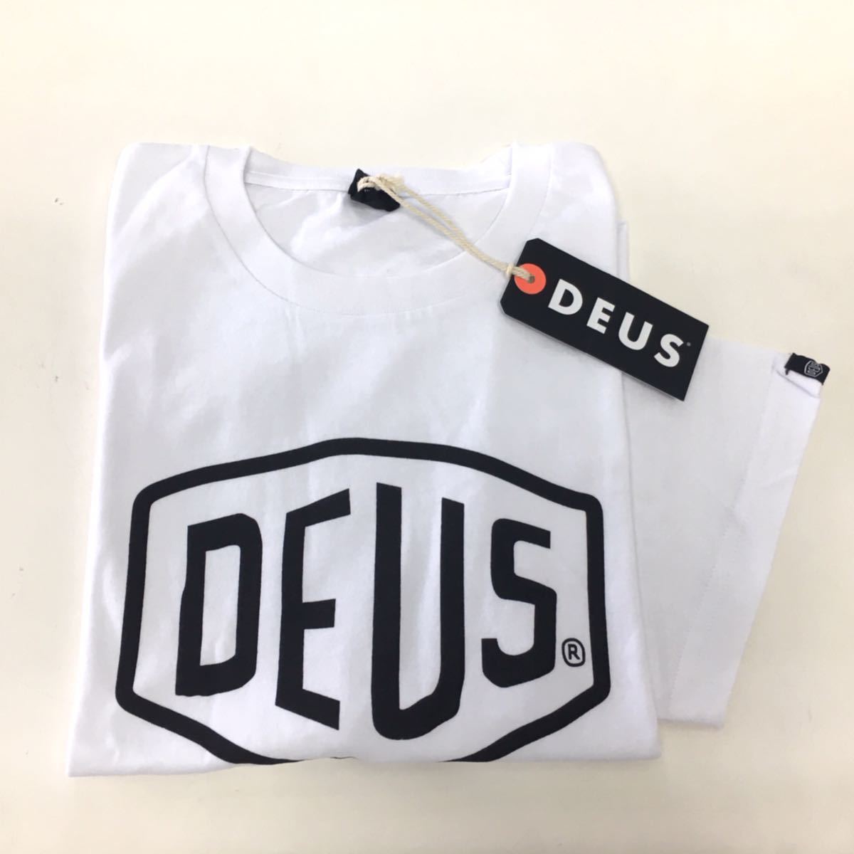 最安値，HOT DEUS デウスエクスマキナ メンズ 半袖Tシャツ M 白 /ホワイト ロゴ(文字、ロゴ)｜売買されたオークション情報、yahooの商品情報をアーカイブ公開 - オークファン Mサイズ