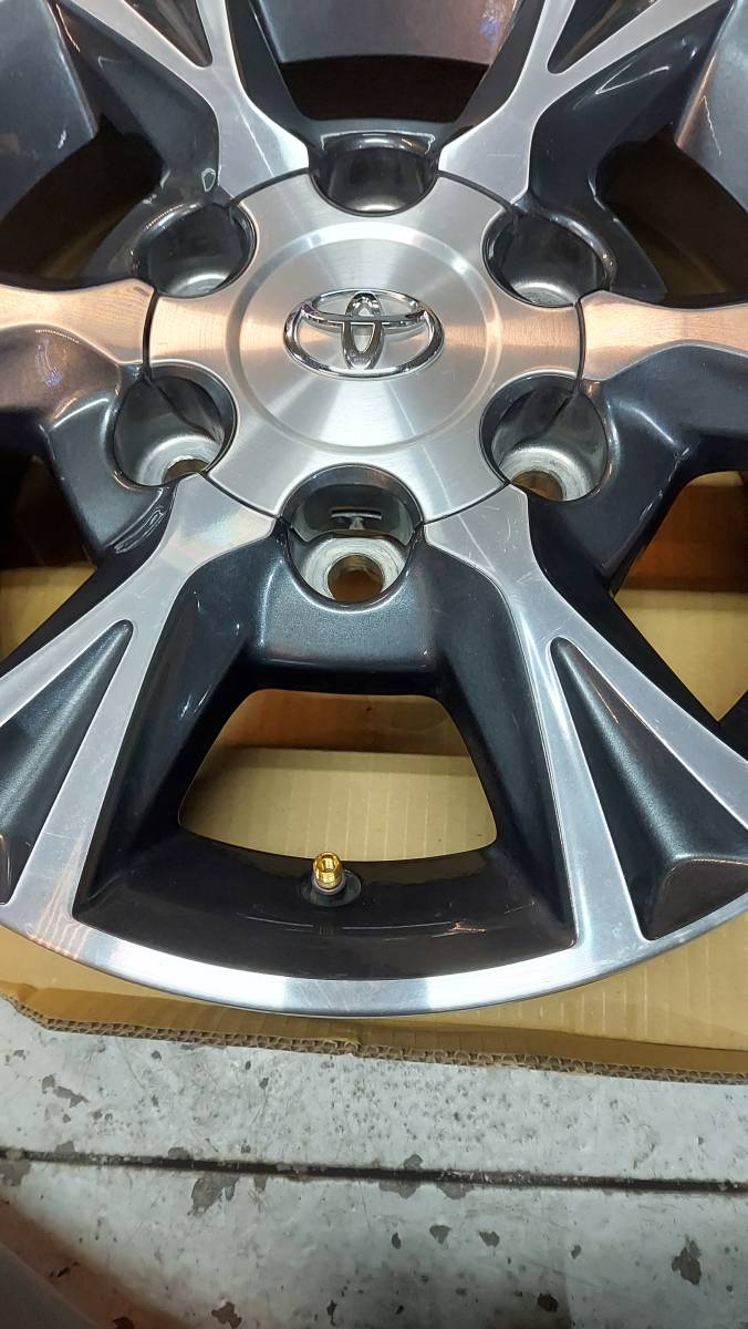 トヨタ200系ハイエース前期純正オプション 6J-15 off+35 pcd139.7⁄6H ハブ