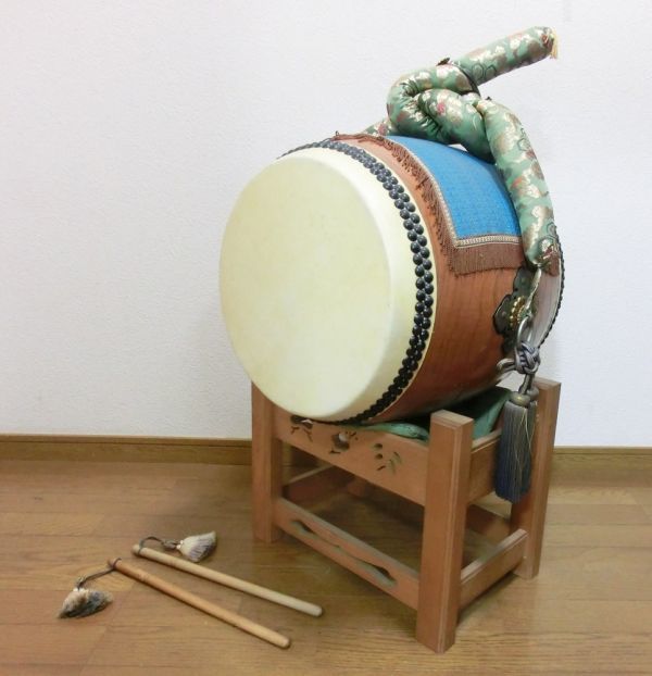 52○a126☆打楽器 和太鼓 太鼓の山慶 長胴太鼓 透彫