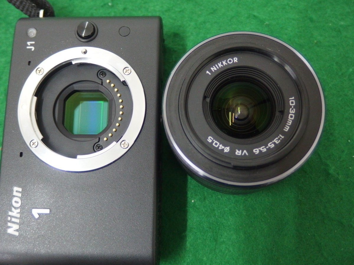 Nikon J1 10-30mm レンズセット　美品です Zク1960 Nikon J1 レンズ セット NIKKOR 1 10-30mm 3.5-5.6 VR ズーム