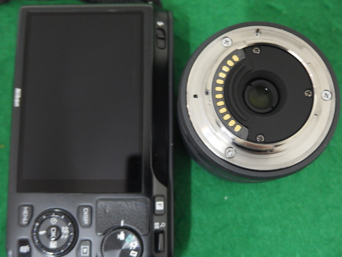 Nikon J1 レンズ2個セット Nikon J1 レンズ2個セット Nikon J1 ホワイト + 2本のレンズセット 公式